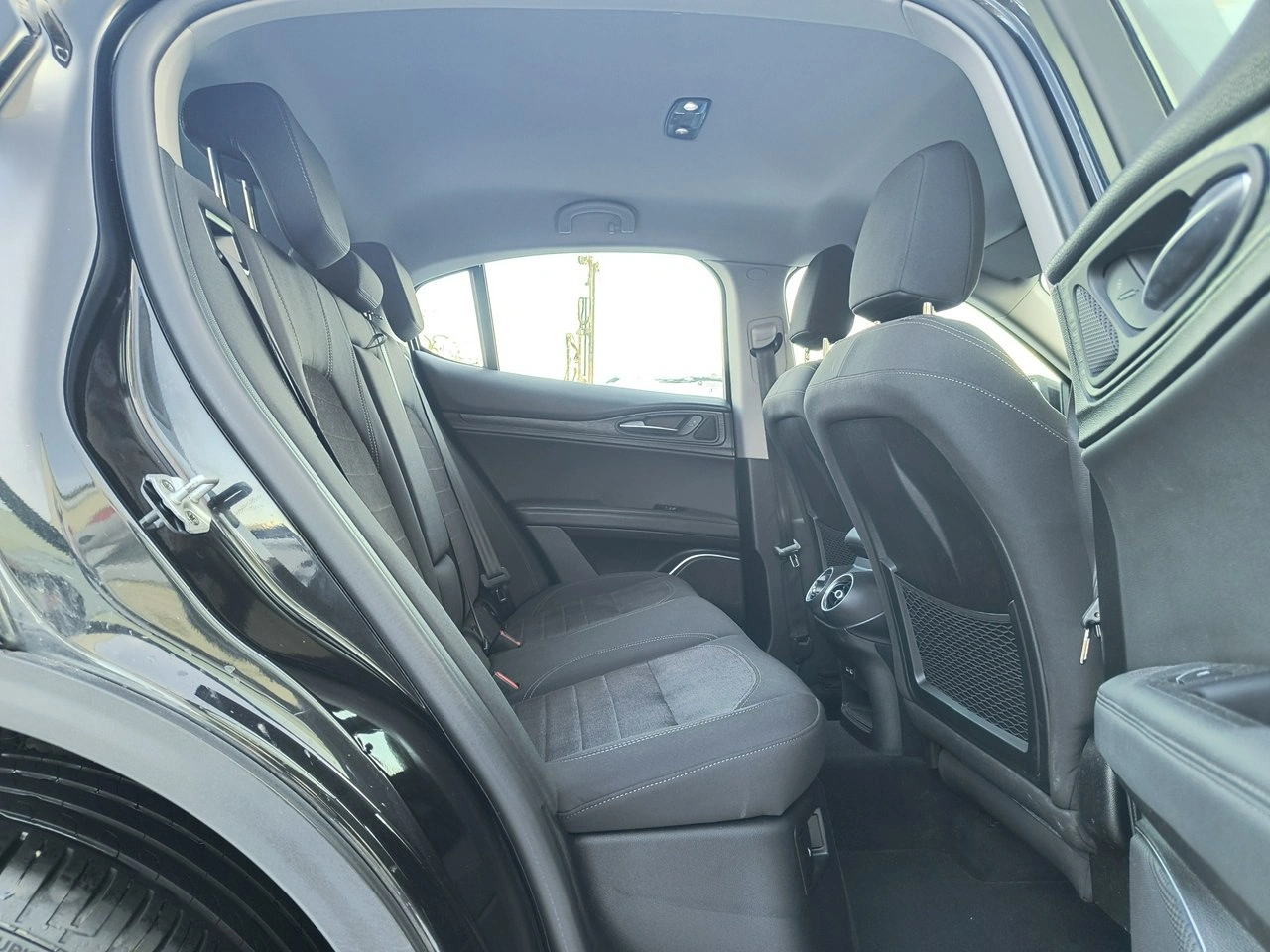 Alfa Romeo Stelvio - Zdjęcie 11