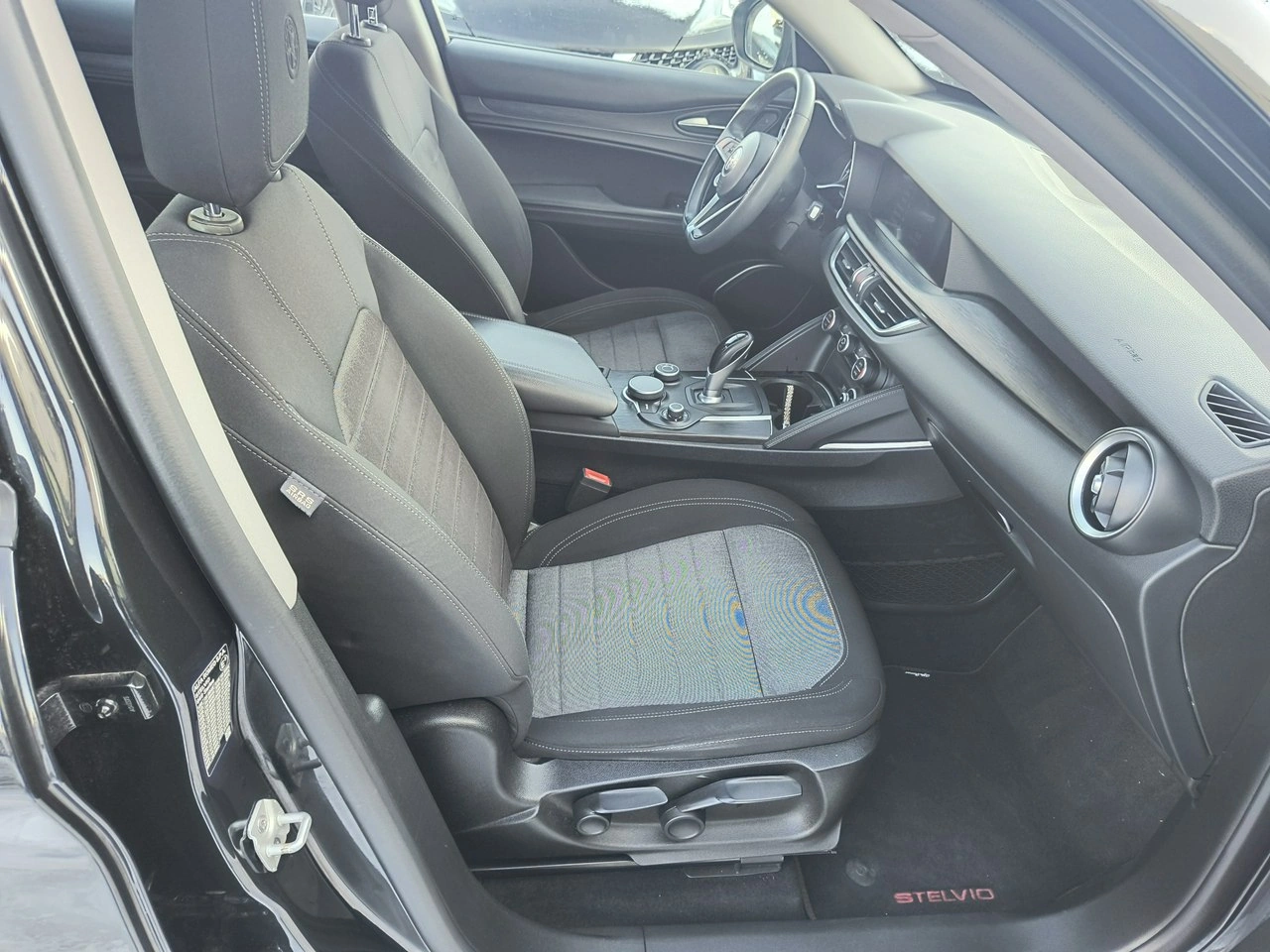 Alfa Romeo Stelvio - Zdjęcie 14