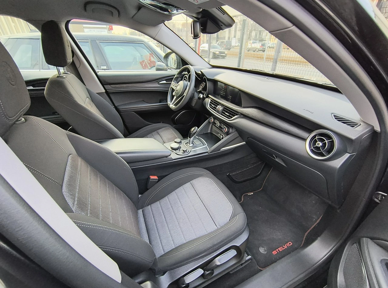 Alfa Romeo Stelvio - Zdjęcie 17