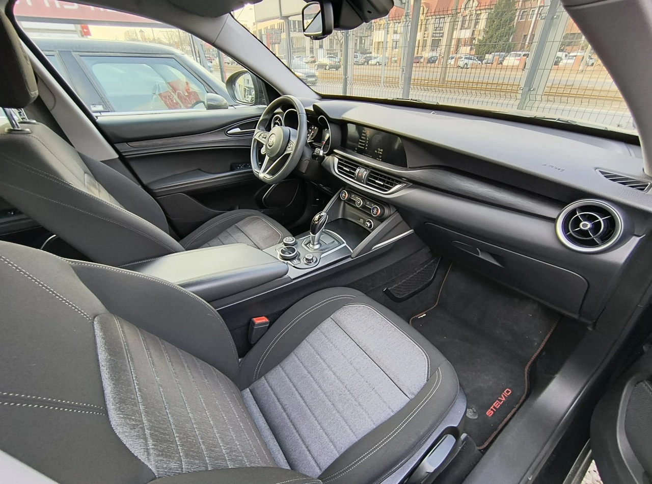 Alfa Romeo Stelvio - Zdjęcie 18