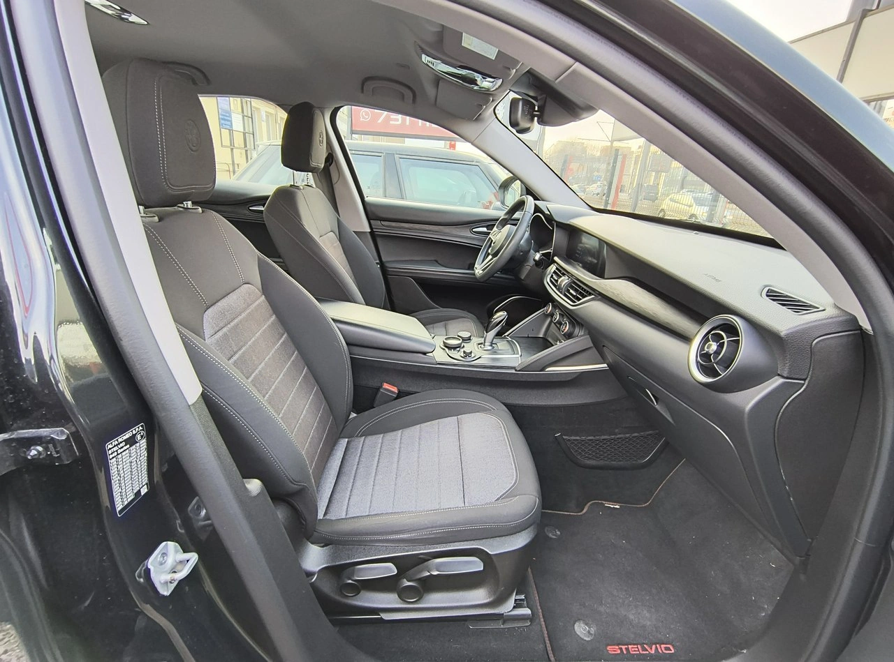 Alfa Romeo Stelvio - Zdjęcie 19