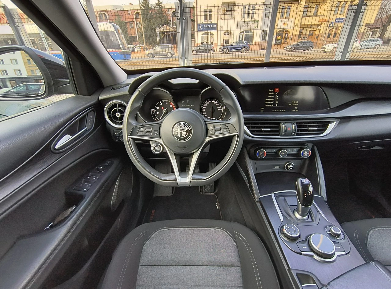 Alfa Romeo Stelvio - Zdjęcie 22