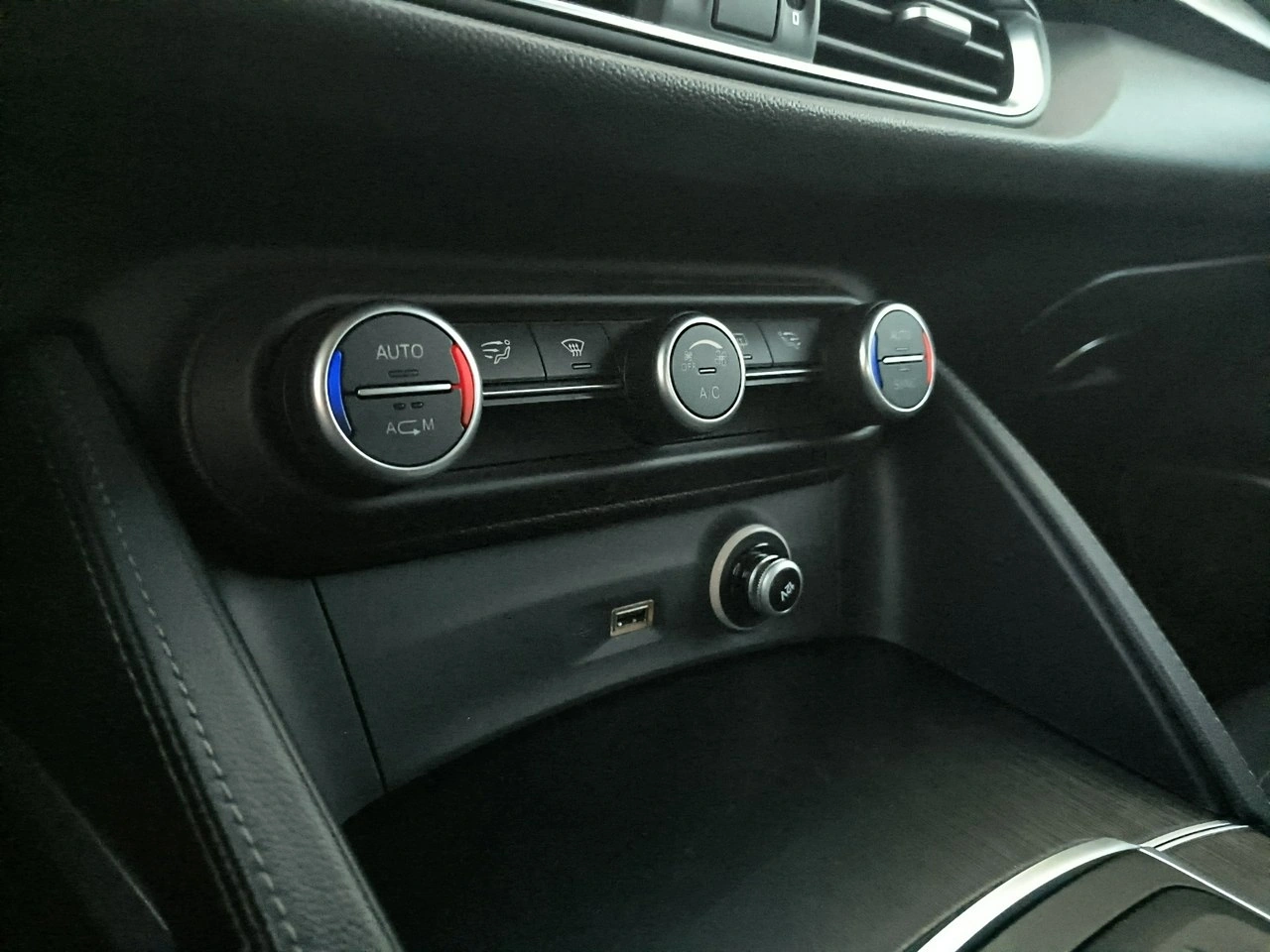 Alfa Romeo Stelvio - Zdjęcie 24