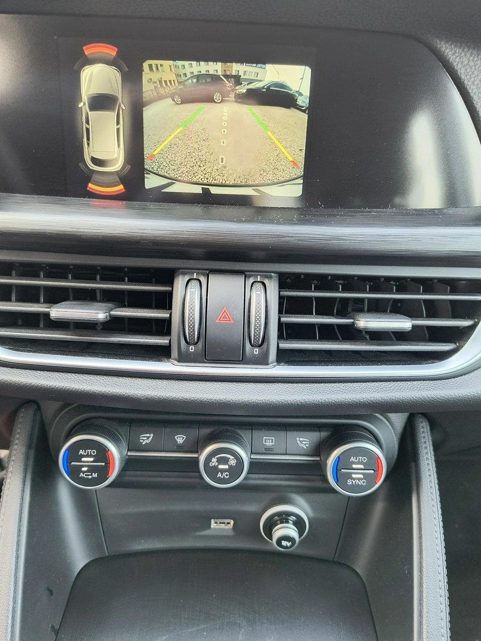 Alfa Romeo Stelvio - Zdjęcie 28