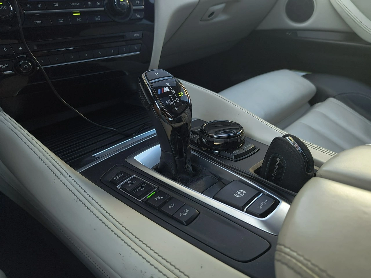 BMW X6 M50 - Zdjęcie 27