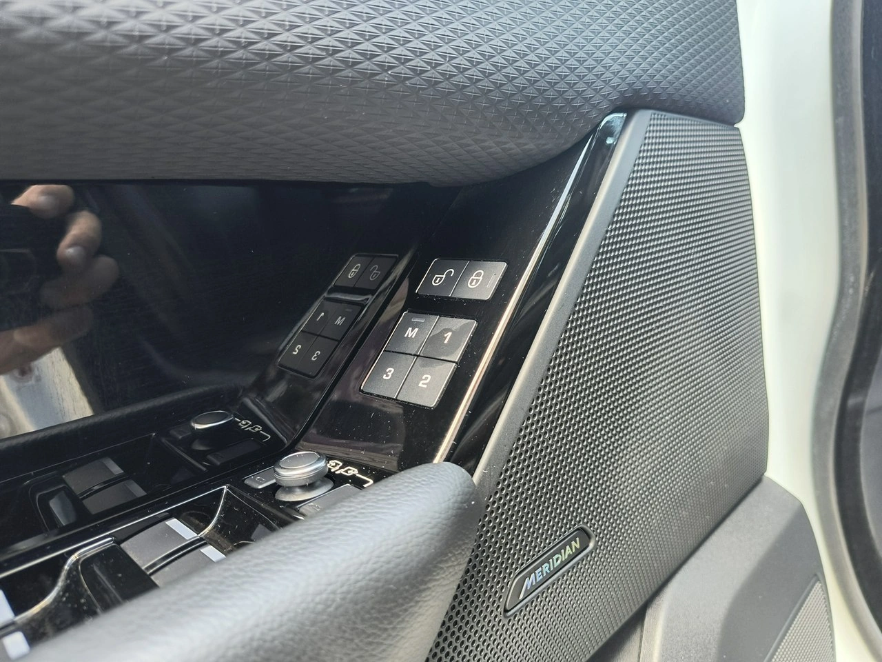 Land Rover Range Rover Velar - Zdjęcie 23