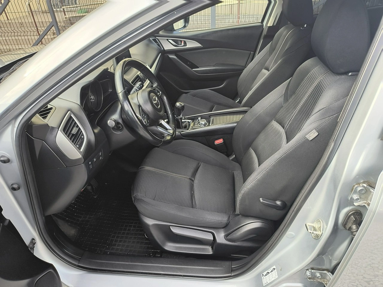 Mazda 3 - Zdjęcie 8