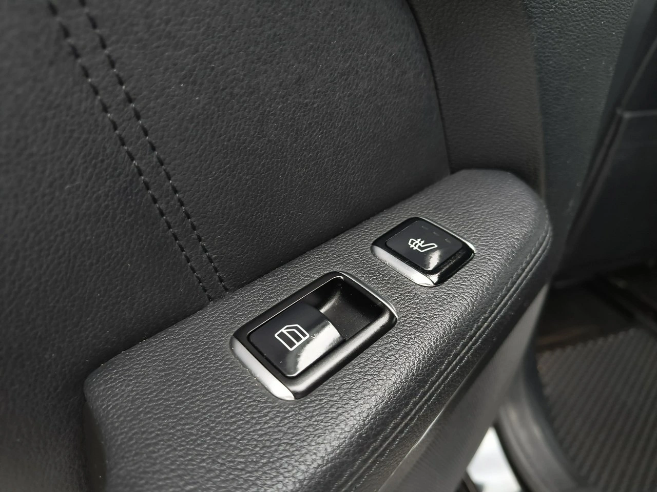 Mercedes E 350 - Zdjęcie 16