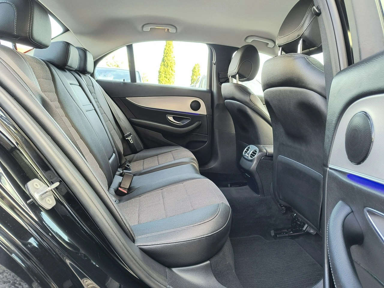 Mercedes E 400 - Zdjęcie 11