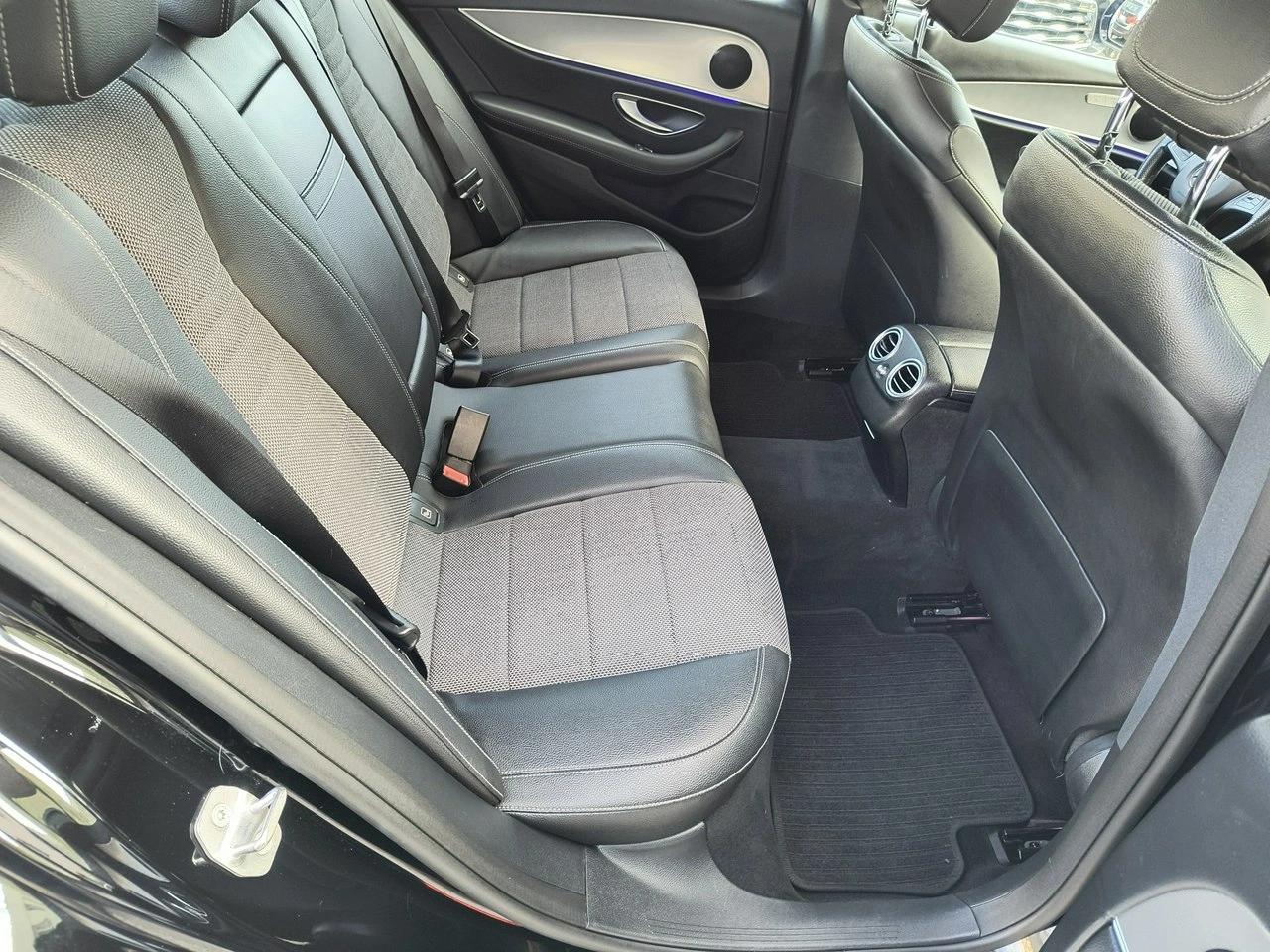 Mercedes E 400 - Zdjęcie 12