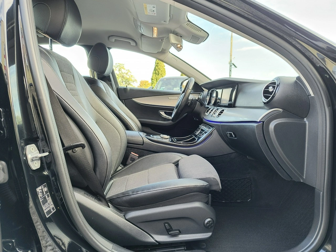 Mercedes E 400 - Zdjęcie 13