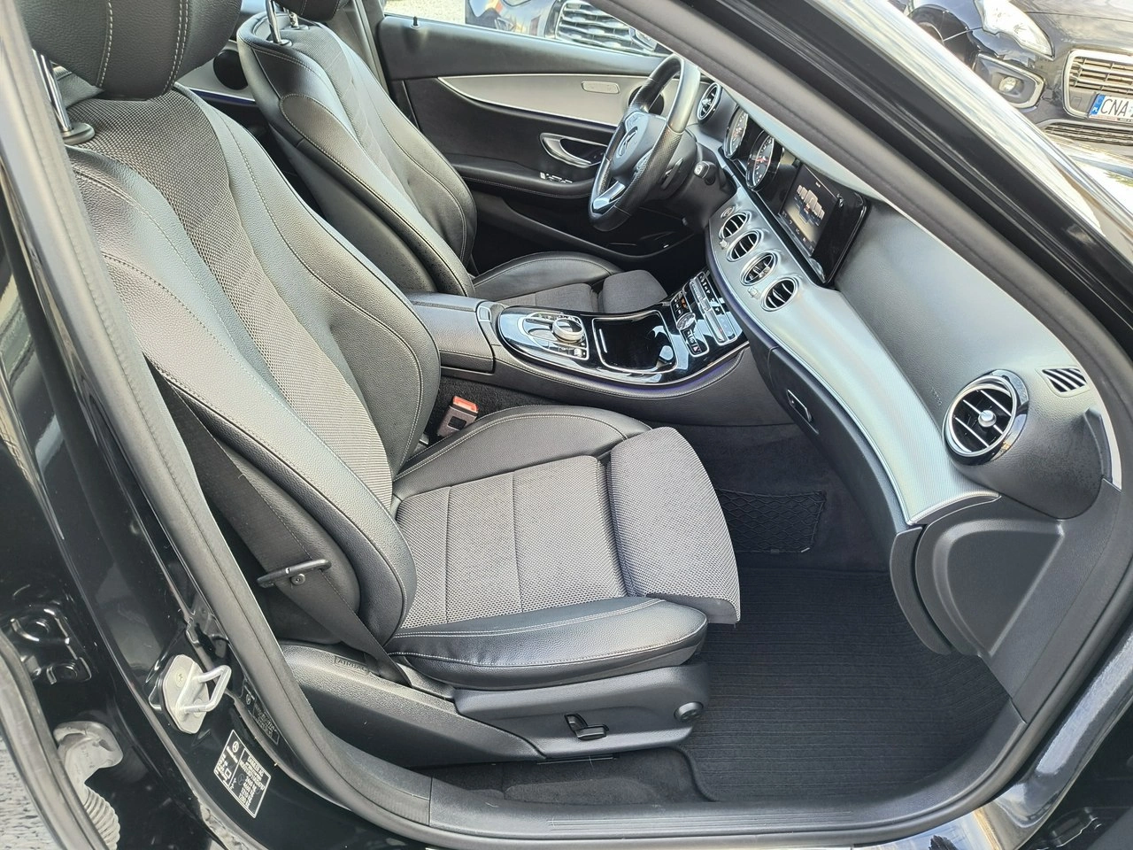 Mercedes E 400 - Zdjęcie 14