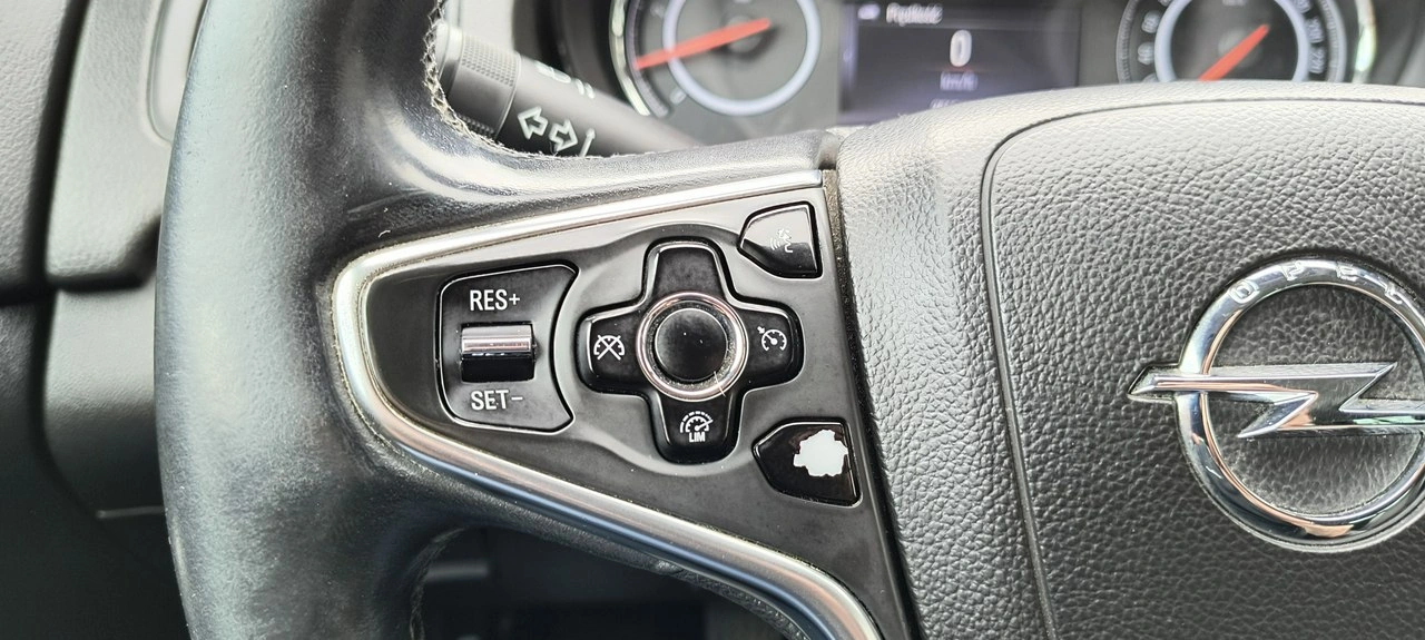 Opel Insignia - Zdjęcie 22