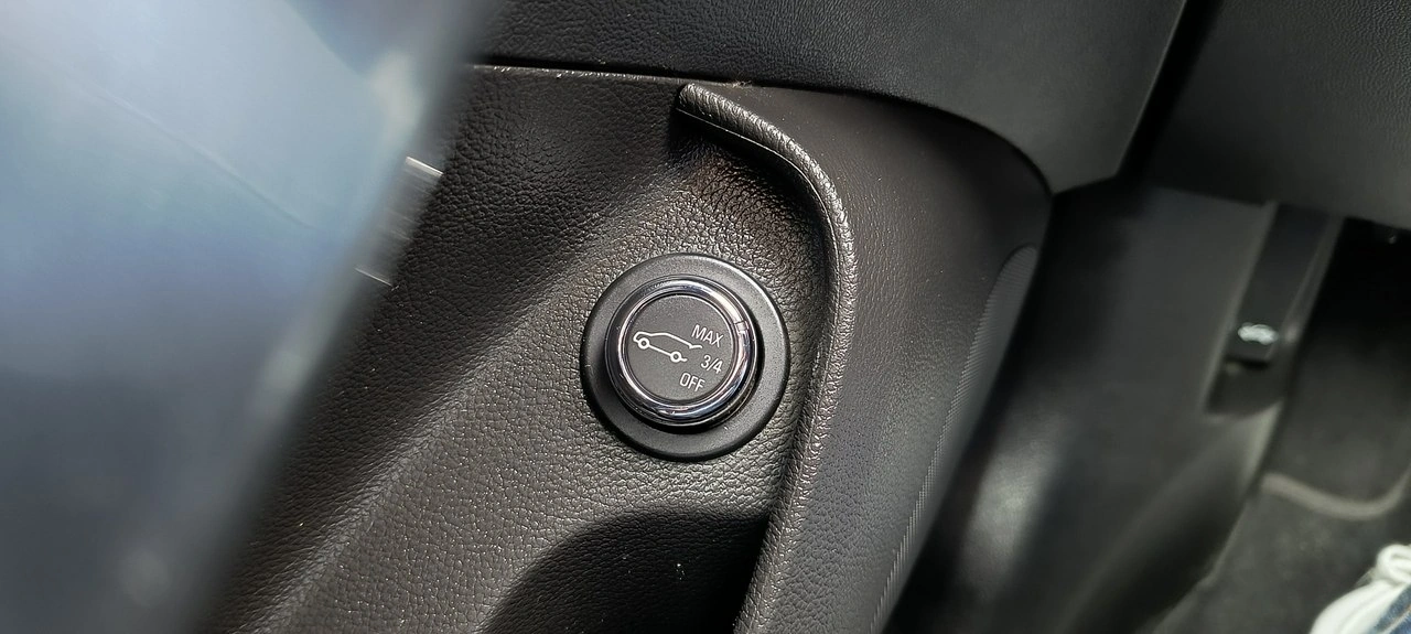 Opel Insignia - Zdjęcie 23