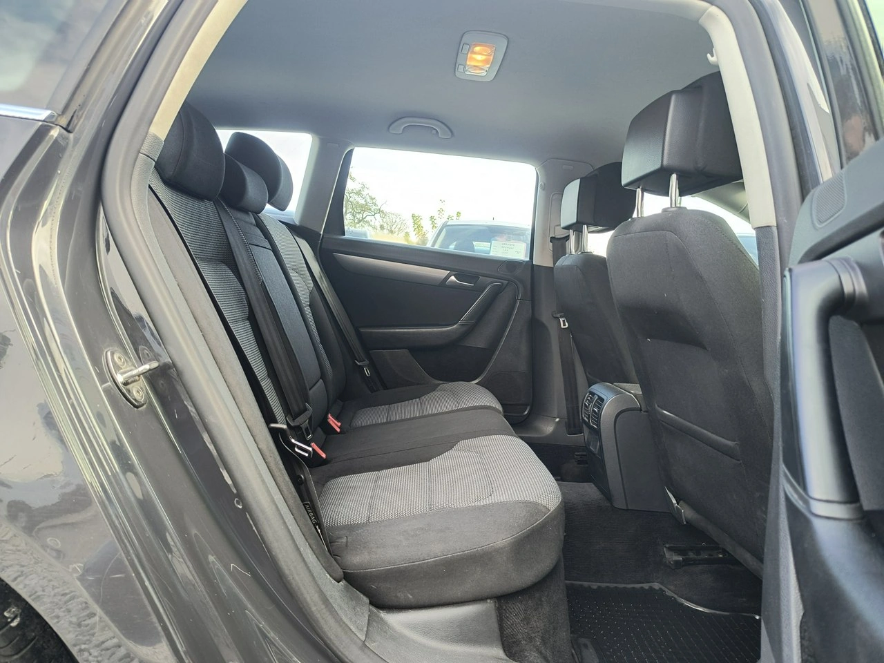 Volkswagen Passat - Zdjęcie 14