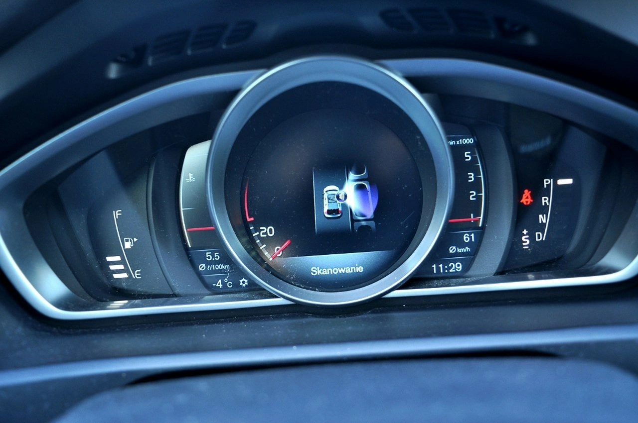 Volvo V40 Cross Country - Zdjęcie 17