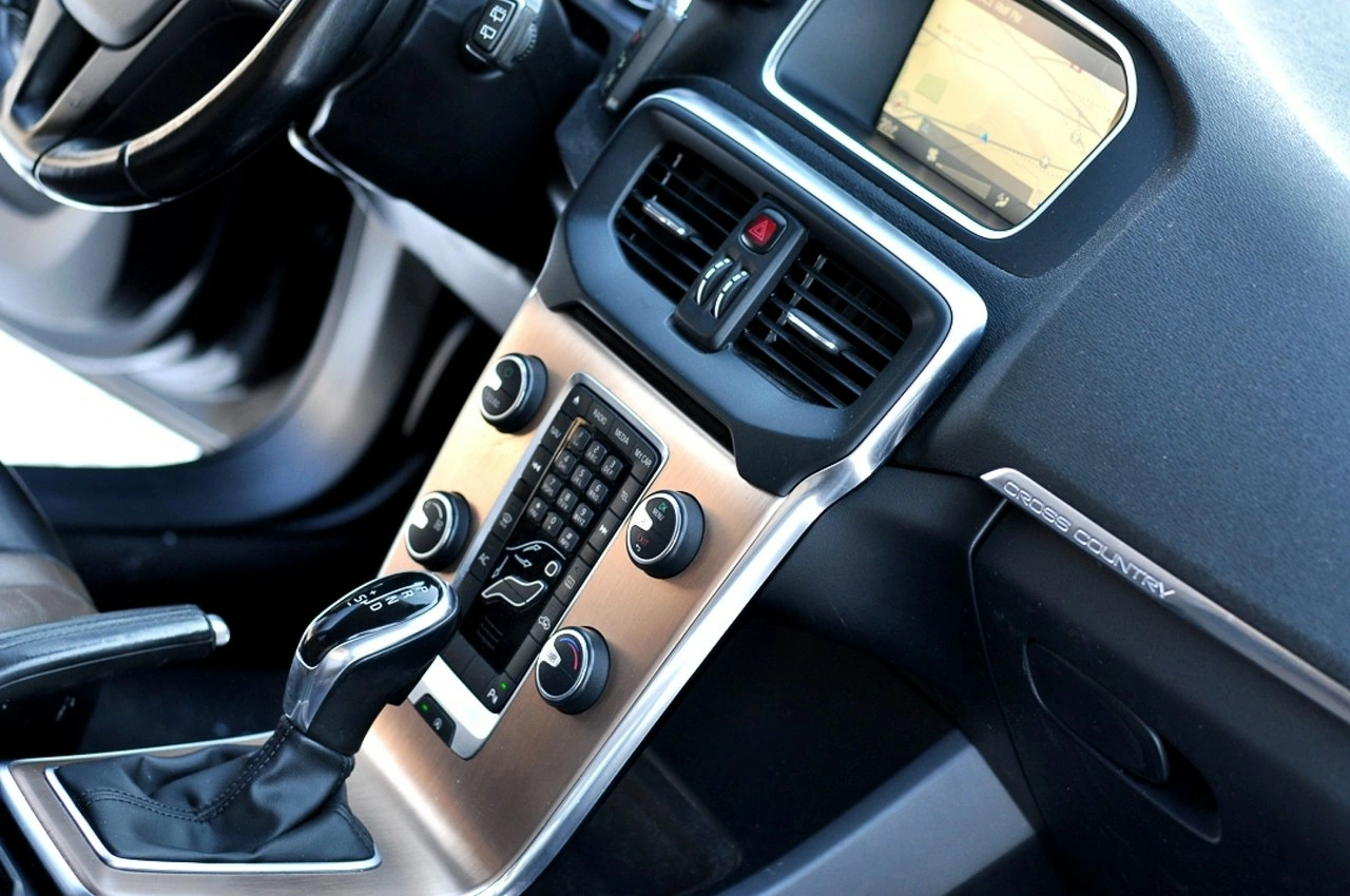 Volvo V40 Cross Country - Zdjęcie 24