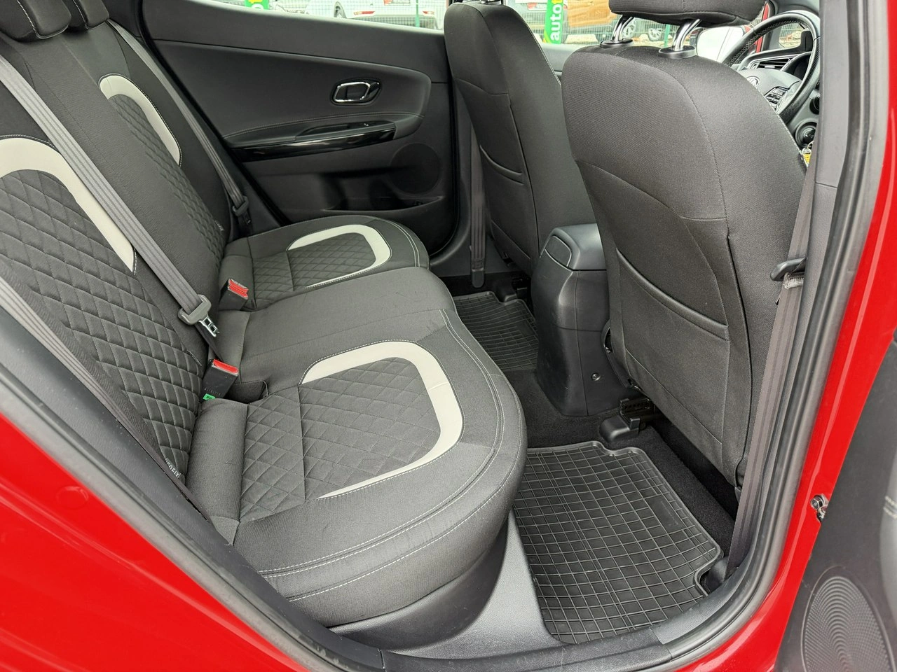 Kia Ceed - Zdjęcie 32