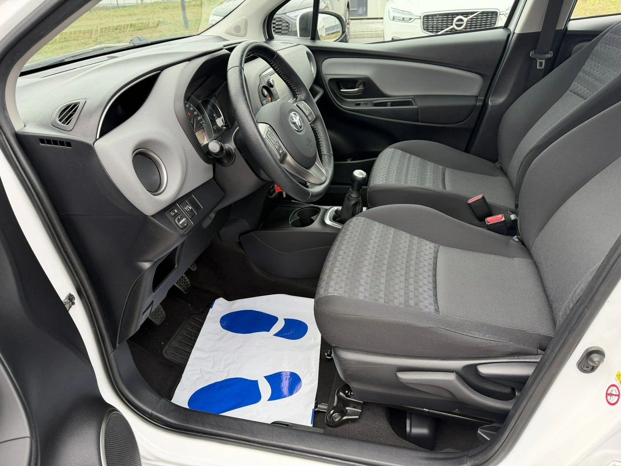 Toyota Yaris - Zdjęcie 15