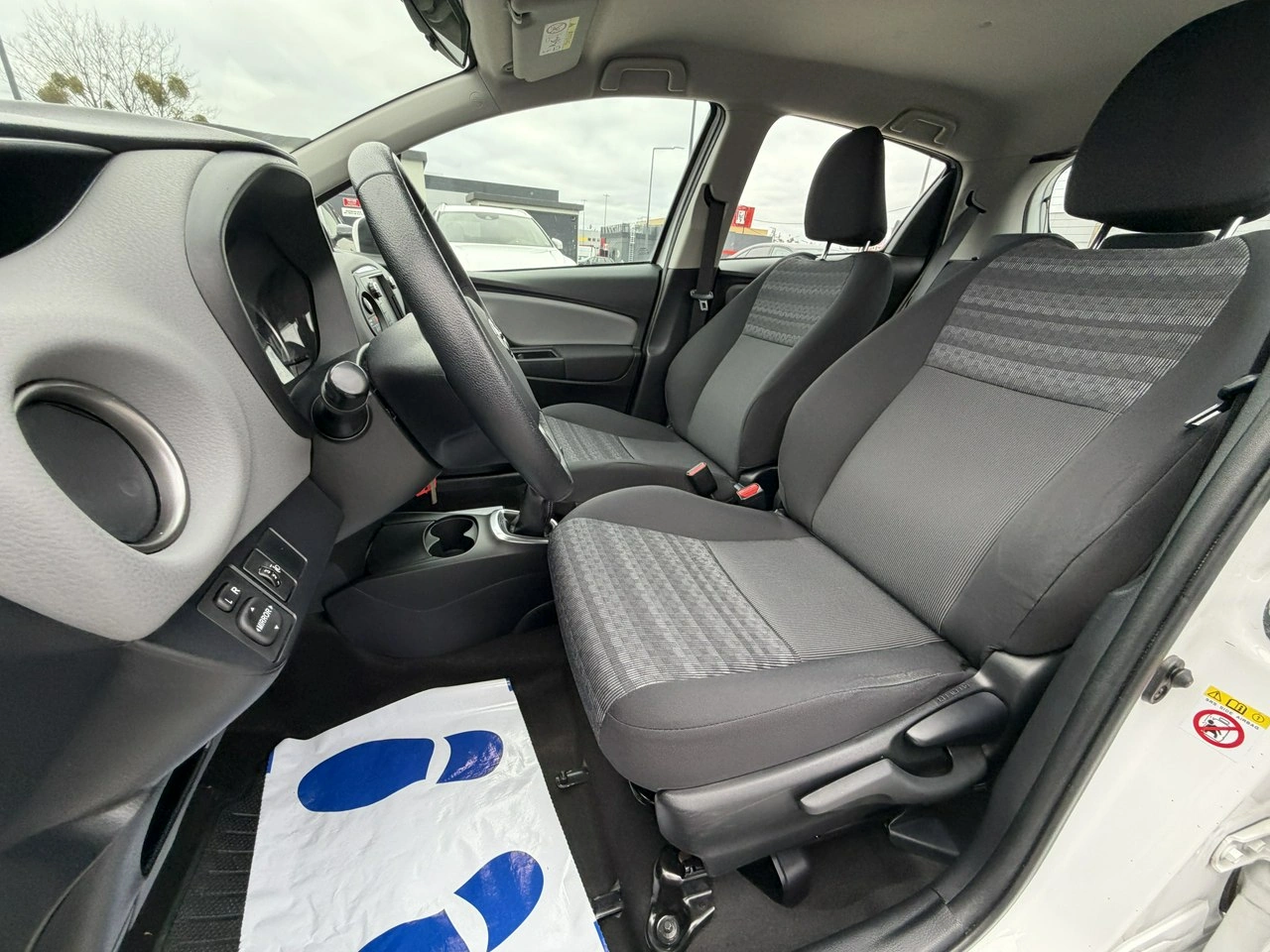 Toyota Yaris - Zdjęcie 16