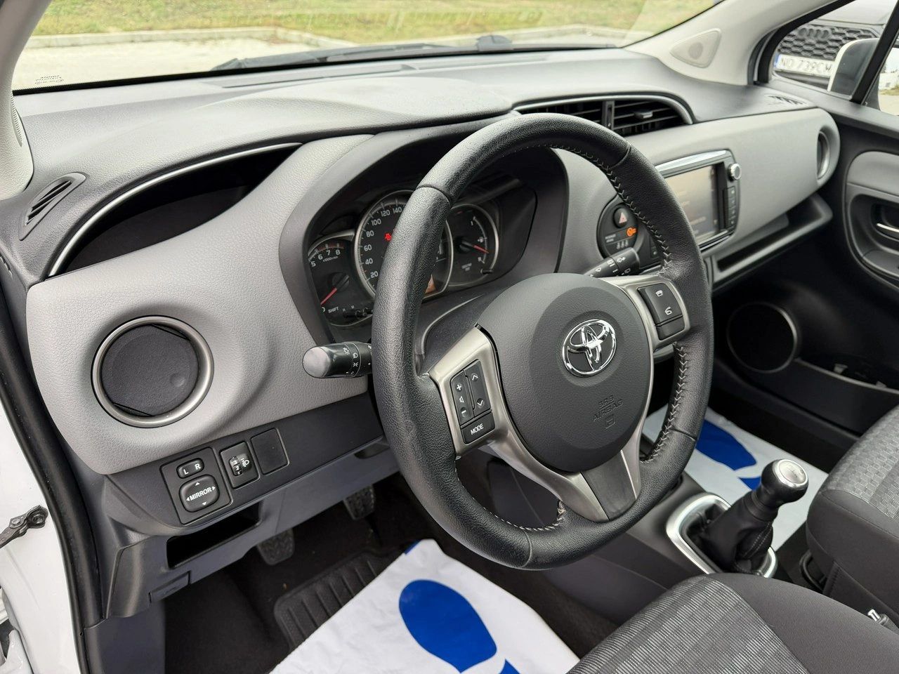 Toyota Yaris - Zdjęcie 17