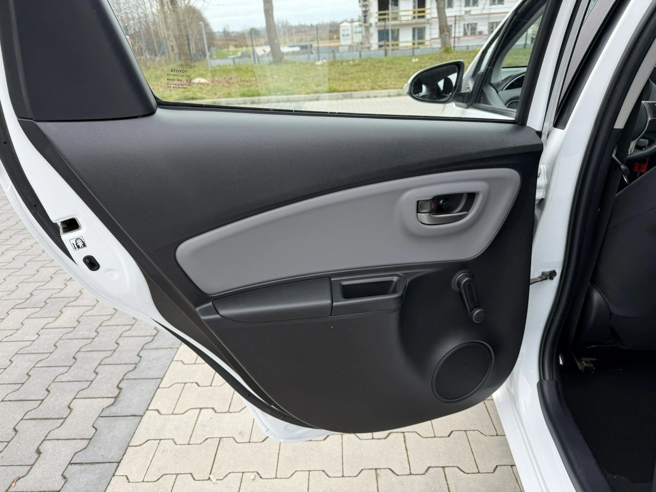 Toyota Yaris - Zdjęcie 22