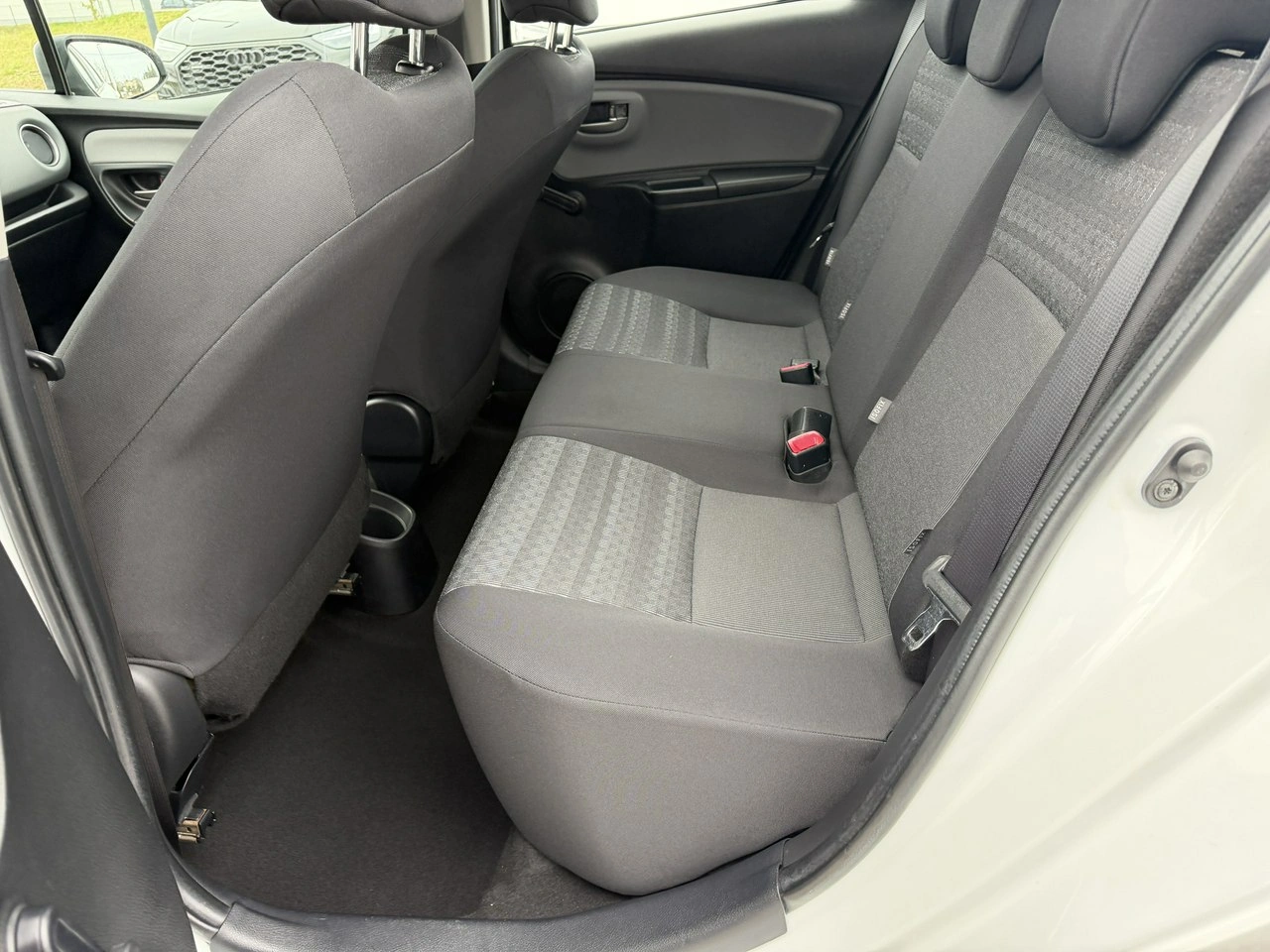 Toyota Yaris - Zdjęcie 23