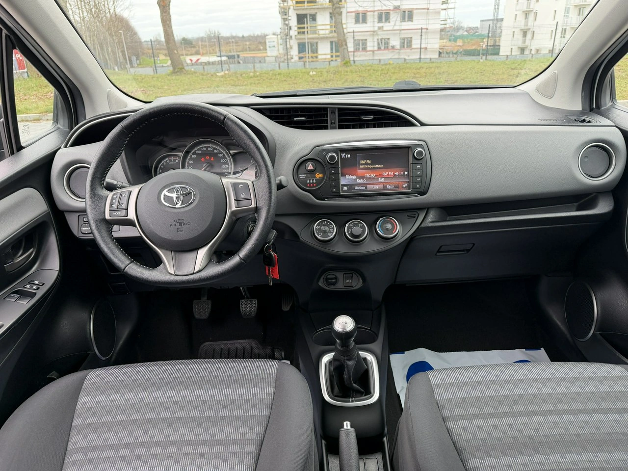 Toyota Yaris - Zdjęcie 25