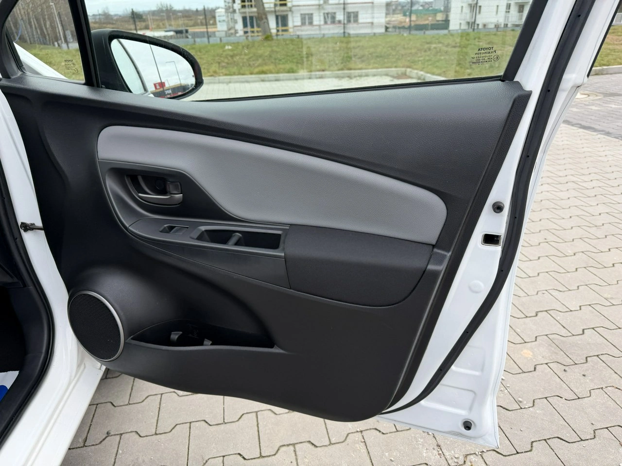 Toyota Yaris - Zdjęcie 27