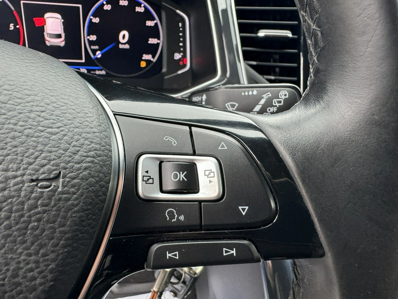 Volkswagen T-Roc - Zdjęcie 22