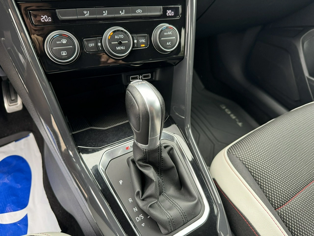 Volkswagen T-Roc - Zdjęcie 26