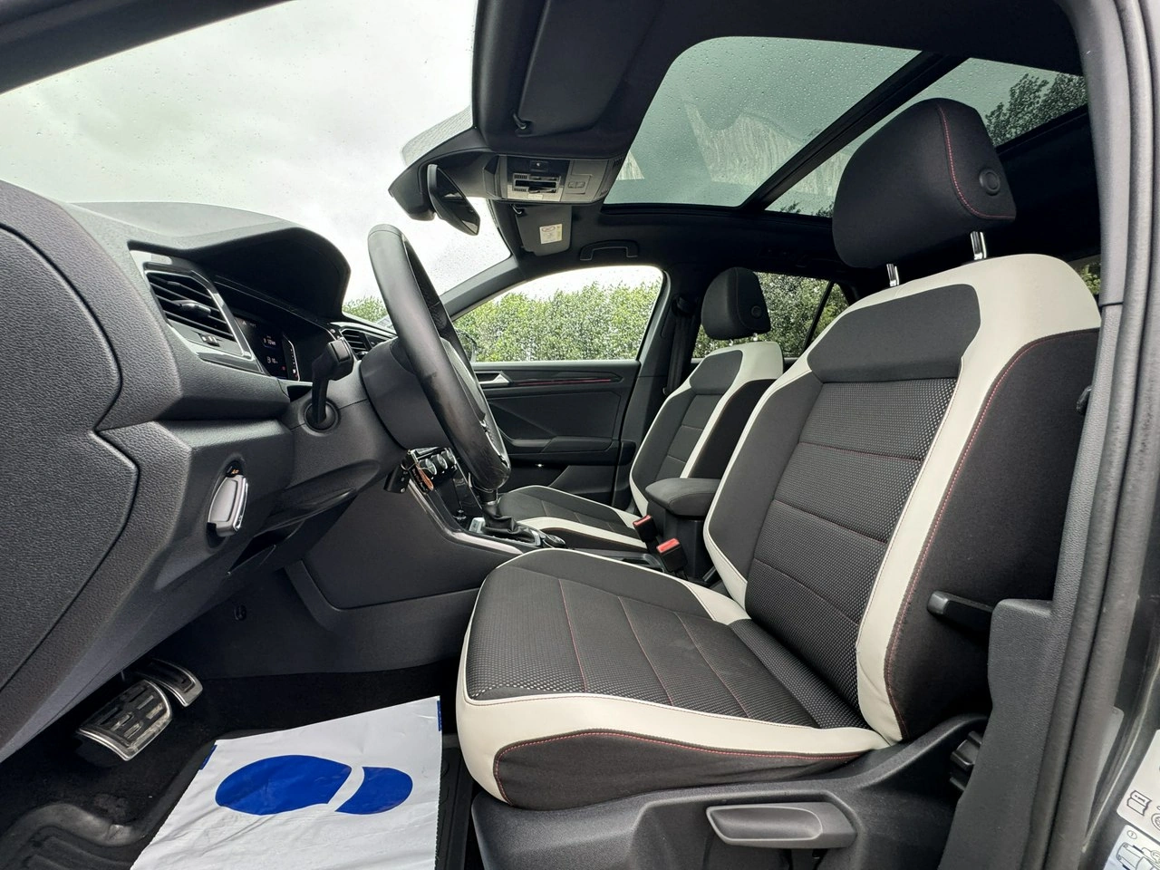 Volkswagen T-Roc - Zdjęcie 17