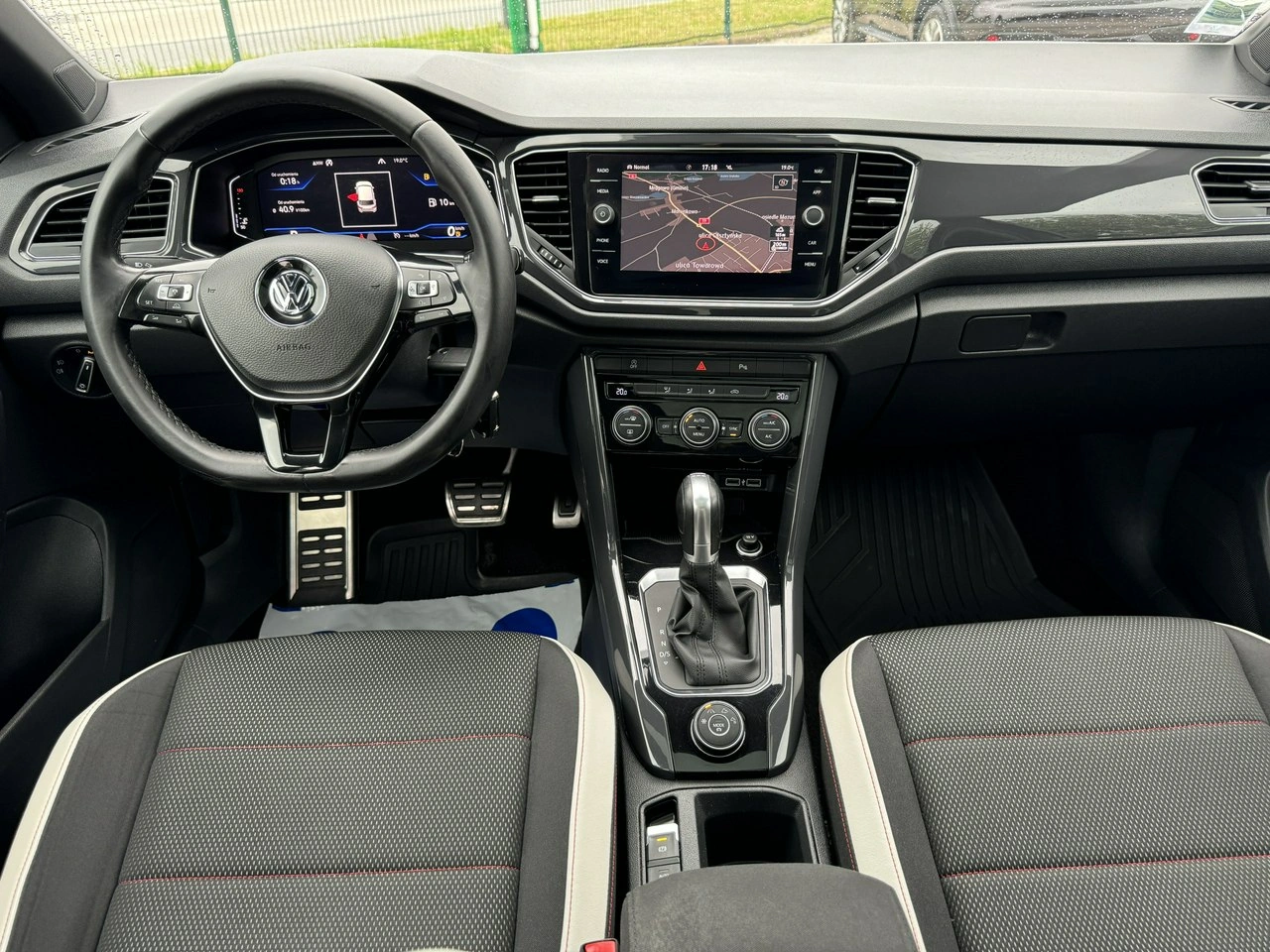 Volkswagen T-Roc - Zdjęcie 19