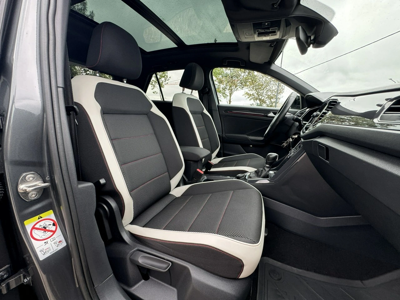 Volkswagen T-Roc - Zdjęcie 33