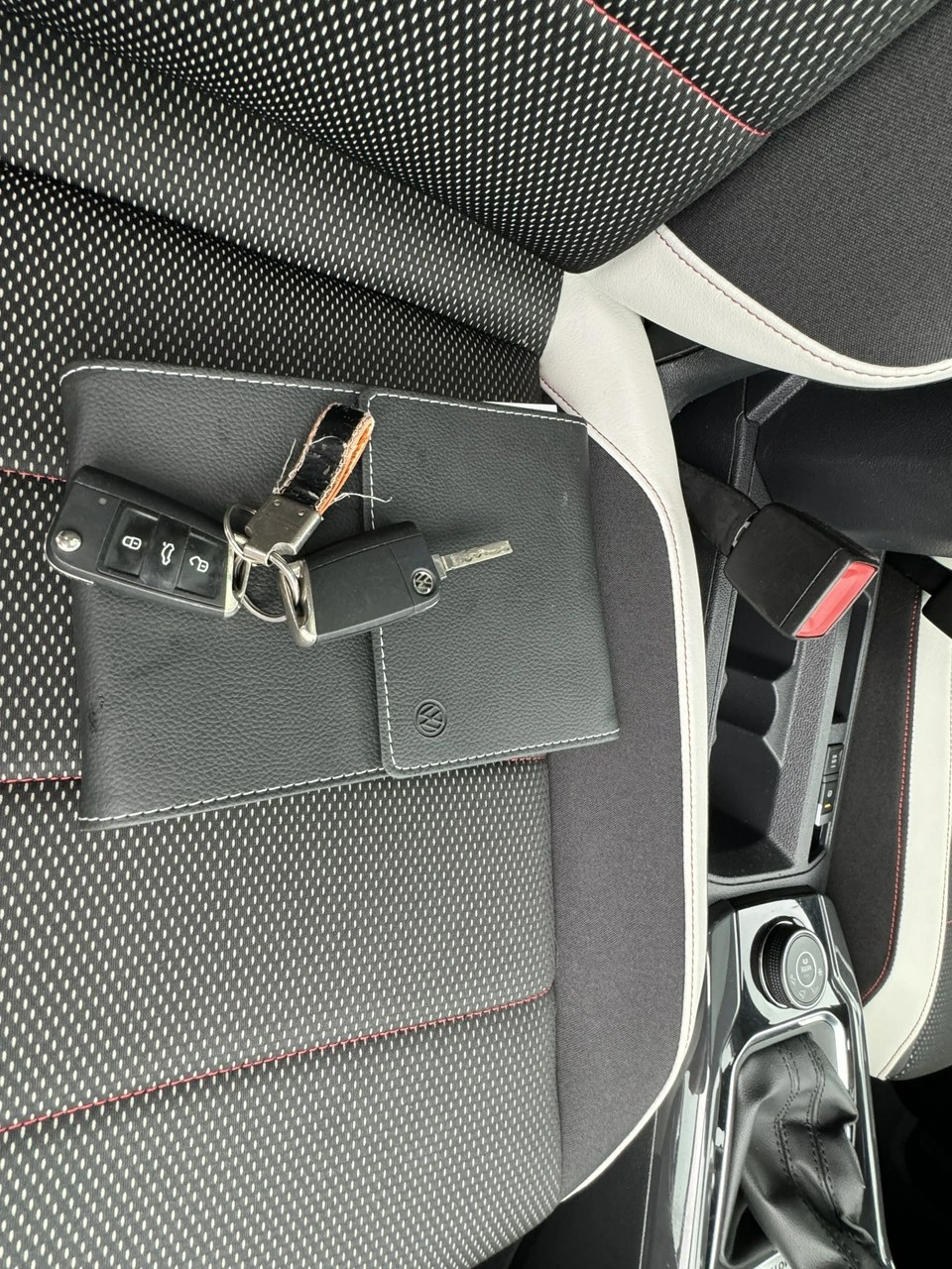 Volkswagen T-Roc - Zdjęcie 37