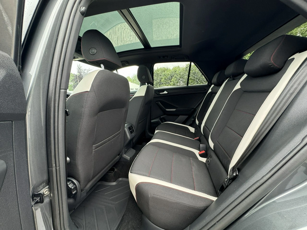 Volkswagen T-Roc - Zdjęcie 30