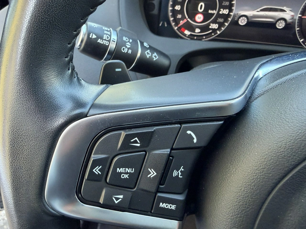 Jaguar F-Pace - Zdjęcie 23