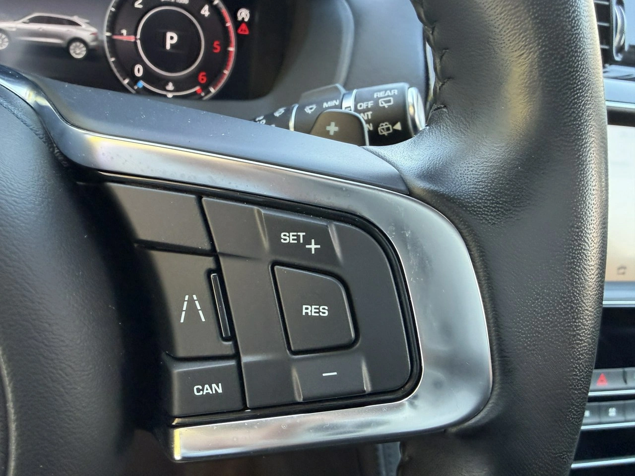 Jaguar F-Pace - Zdjęcie 24