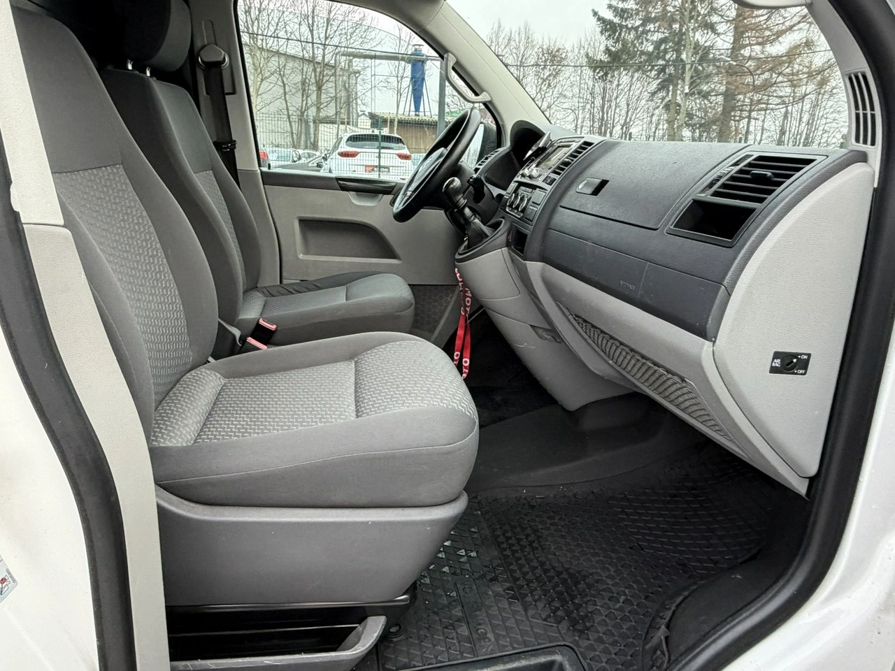 Volkswagen Transporter - Zdjęcie 22