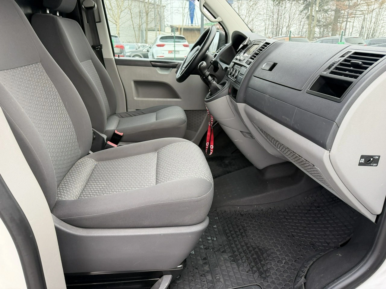 Volkswagen Transporter - Zdjęcie 24