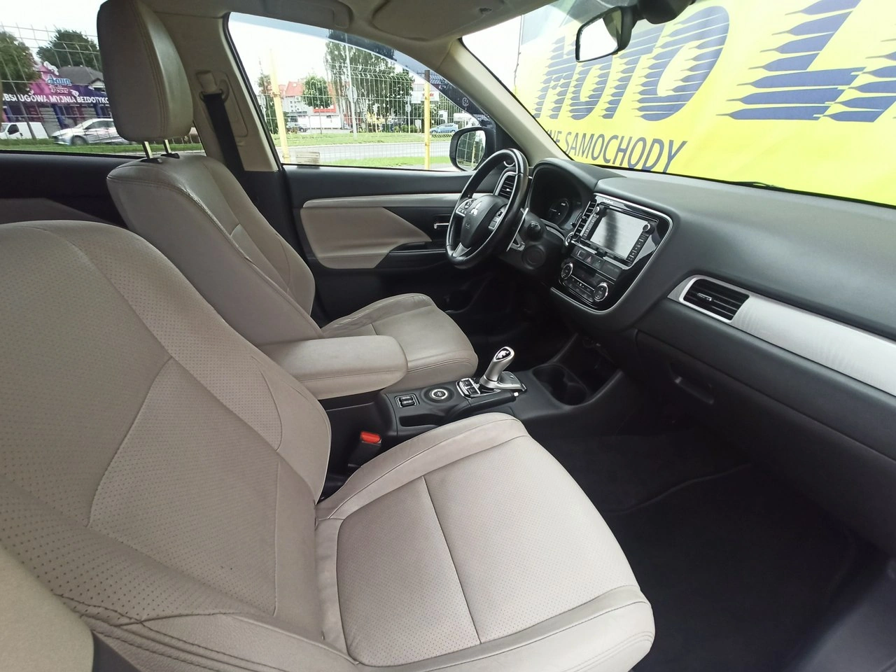 Mitsubishi Outlander - Zdjęcie 12