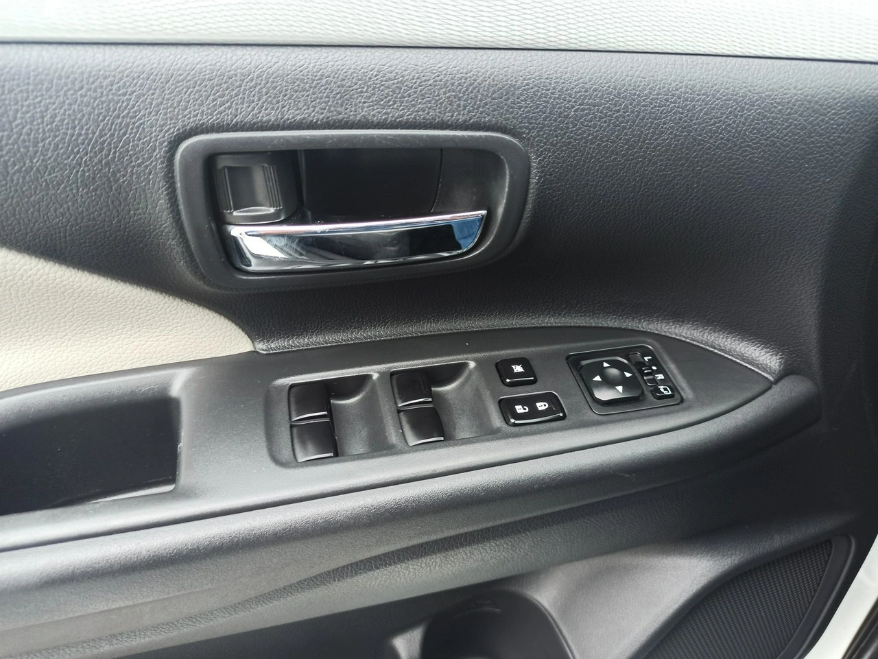 Mitsubishi Outlander - Zdjęcie 21