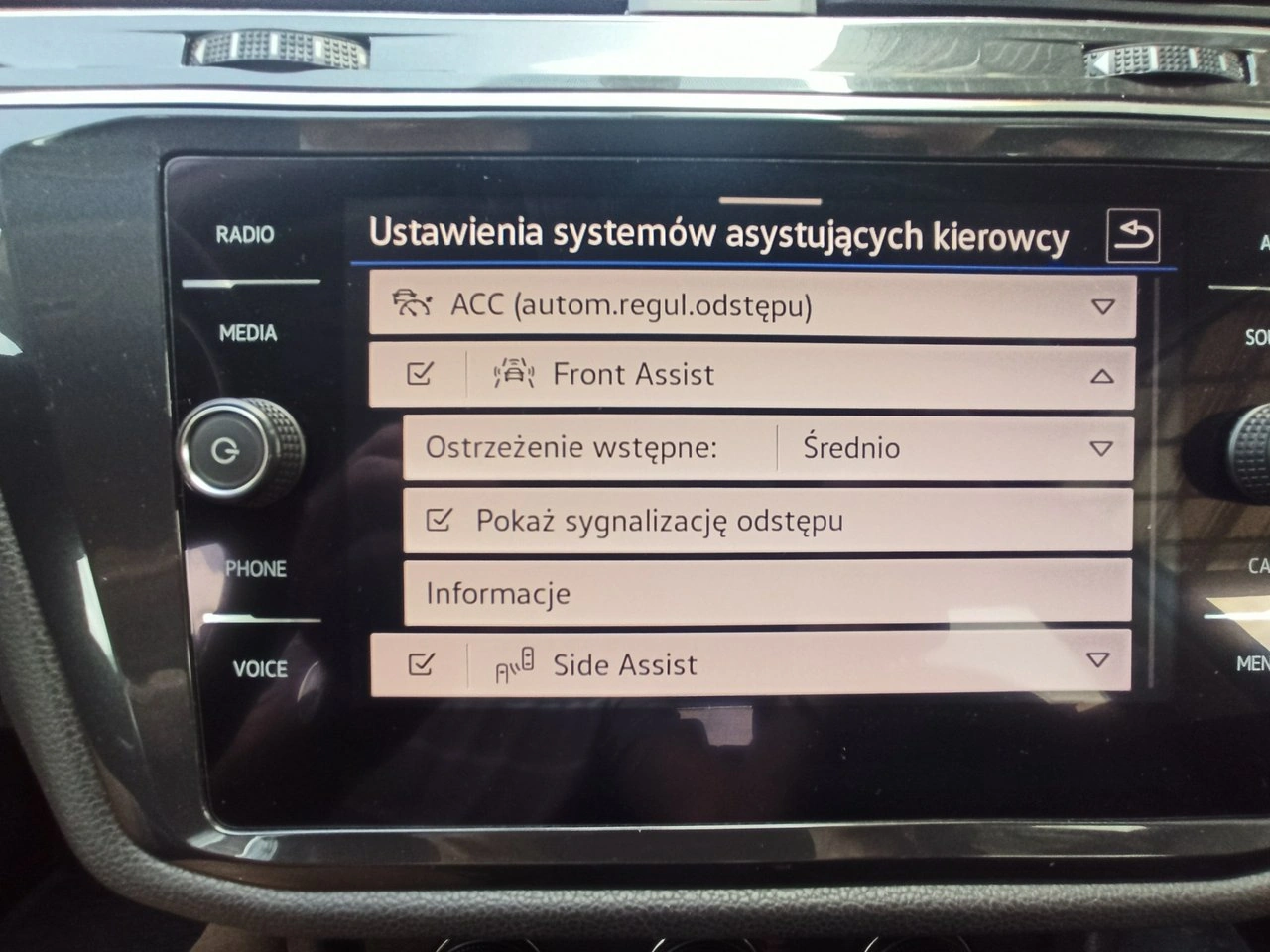 Volkswagen Tiguan - Zdjęcie 22