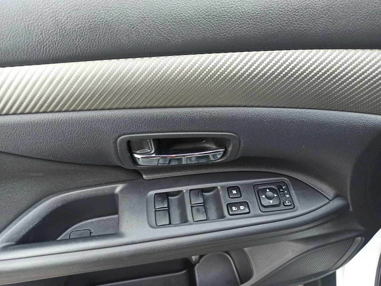 Mitsubishi Outlander - Zdjęcie 15