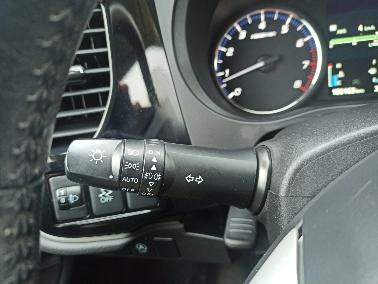 Mitsubishi Outlander - Zdjęcie 18