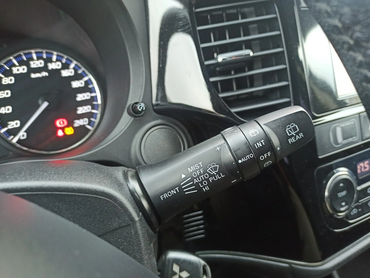 Mitsubishi Outlander - Zdjęcie 19