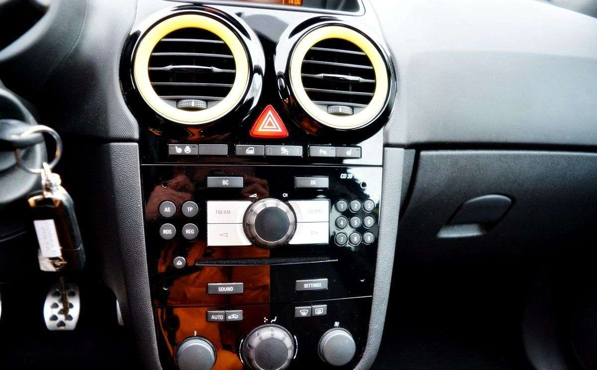 Opel Corsa - Zdjęcie 12