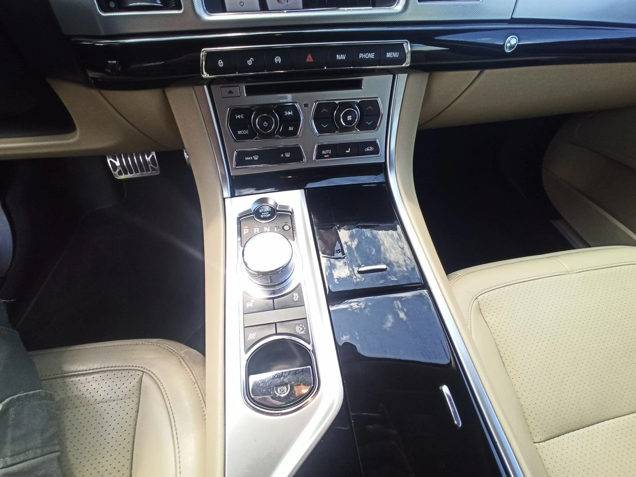 Jaguar XF - Zdjęcie 17