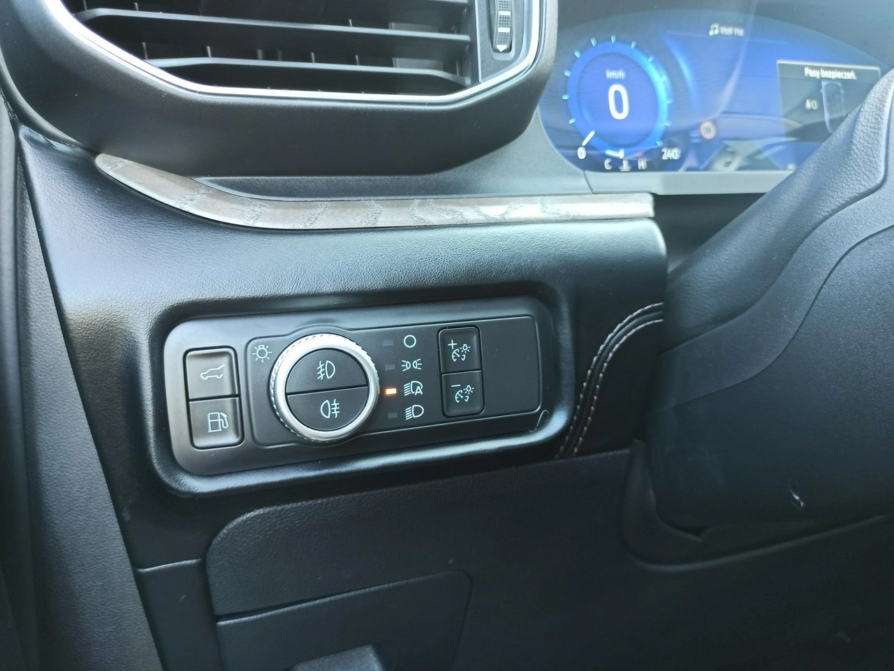 Ford Explorer - Zdjęcie 24