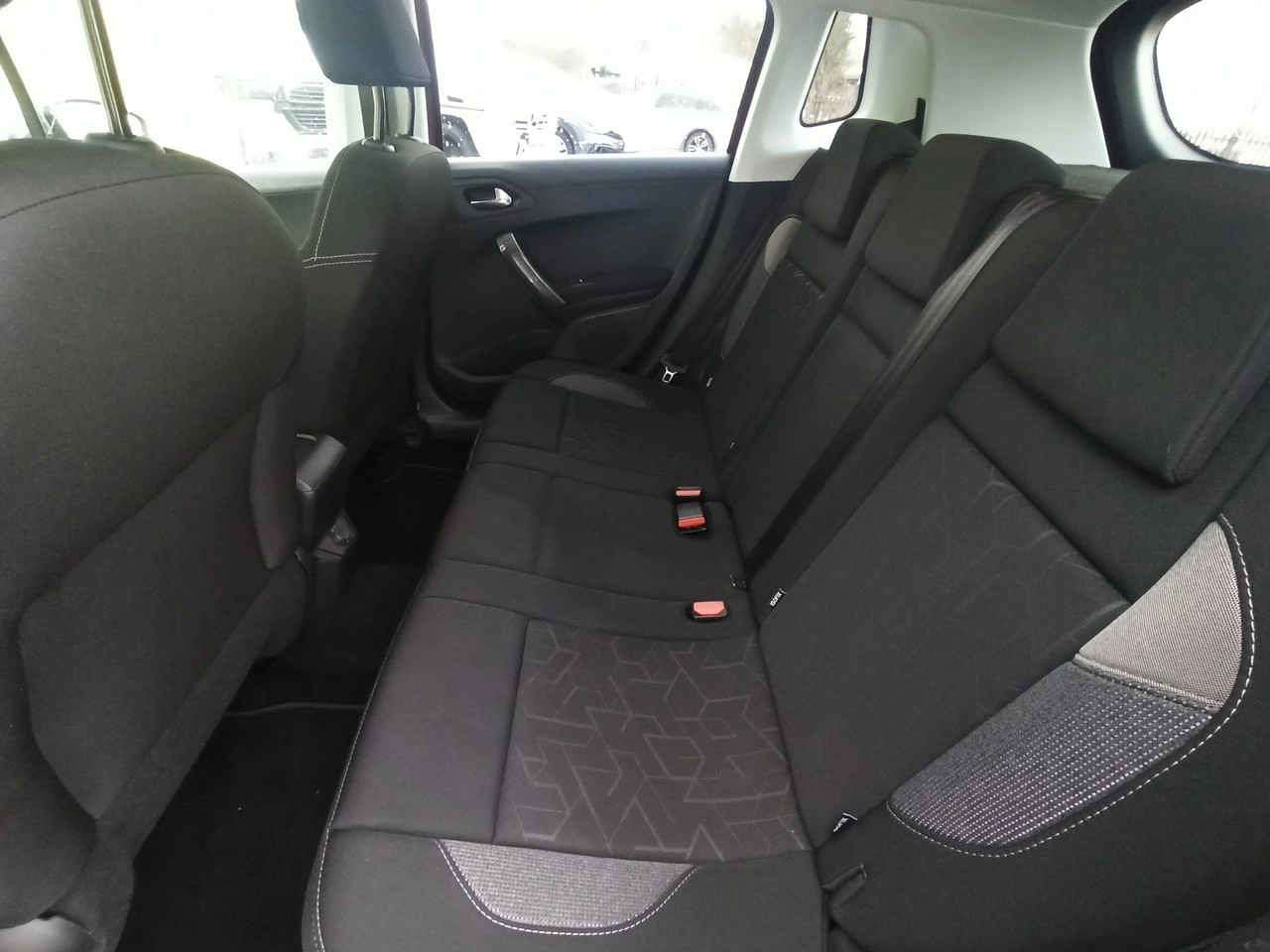 Peugeot 2008 - Zdjęcie 8